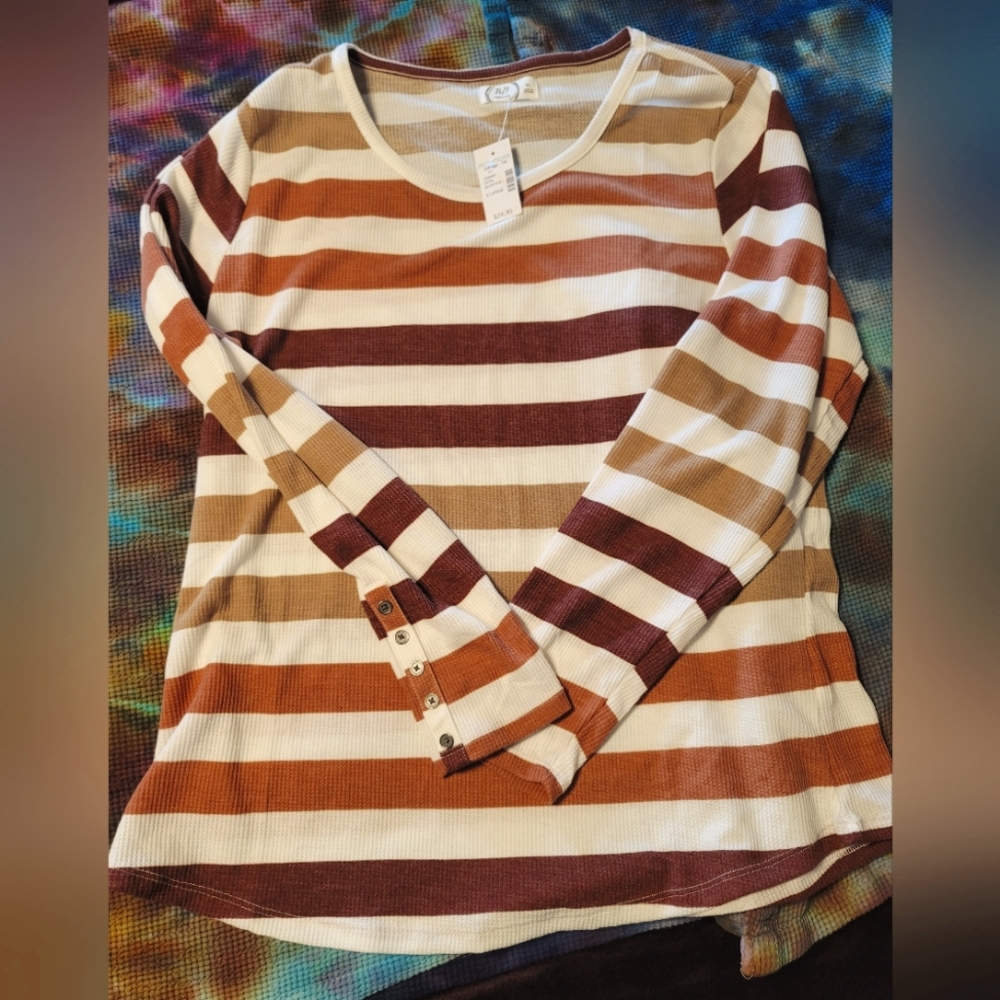 NWT Maurices Women's top